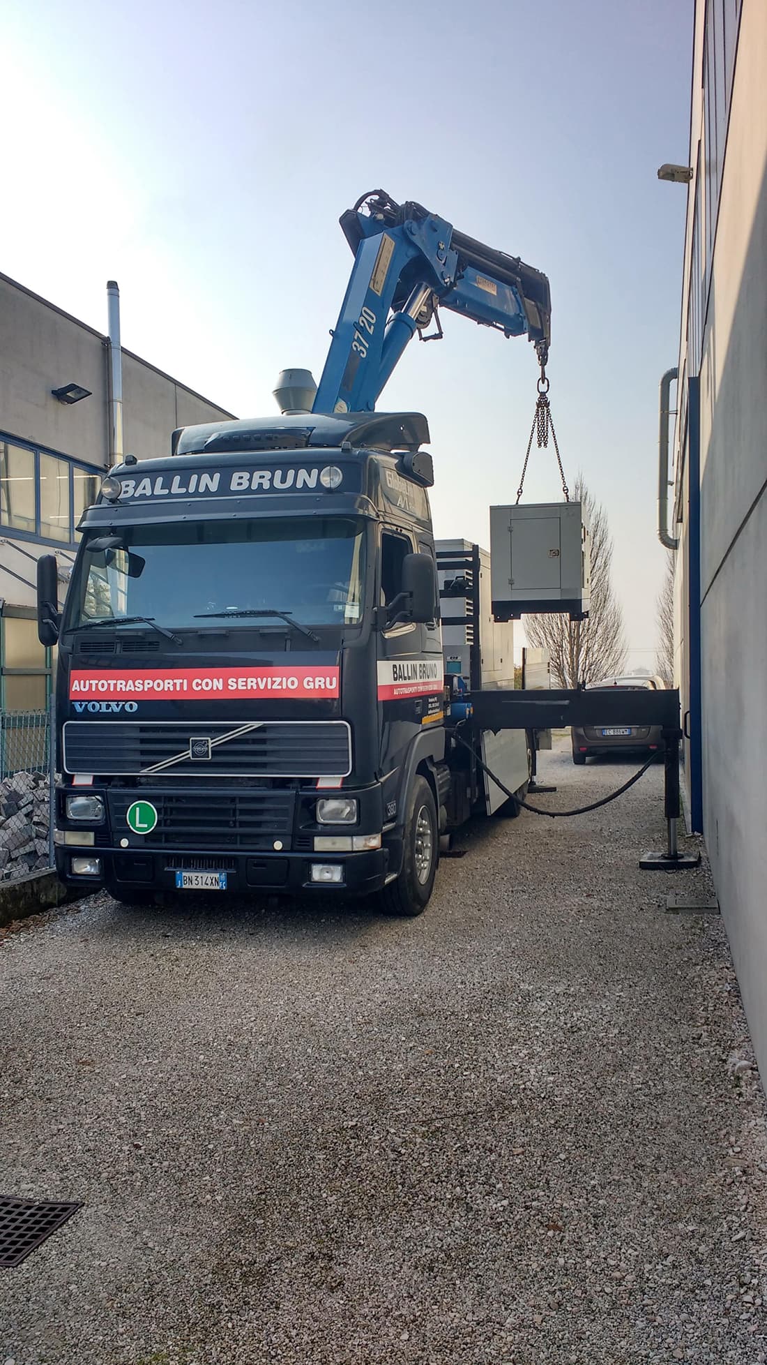 Noleggio autocarri con grù — foto 7