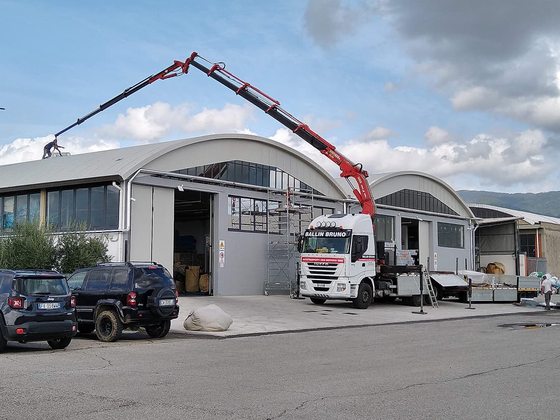 Noleggio autocarri con grù — foto 6